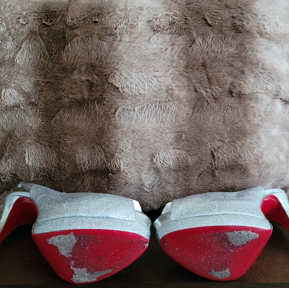 Christian Louboutin - Picture 3 of 5